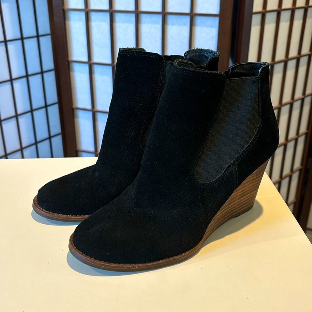 Black suede lucky brand wedges 6.5